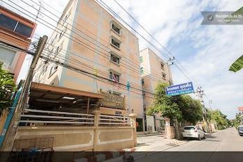 Homeplace Residence Bangkok Bagian luar foto