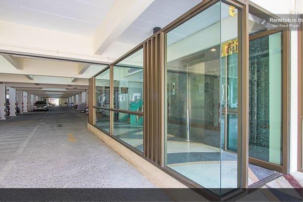 Homeplace Residence Bangkok Bagian luar foto