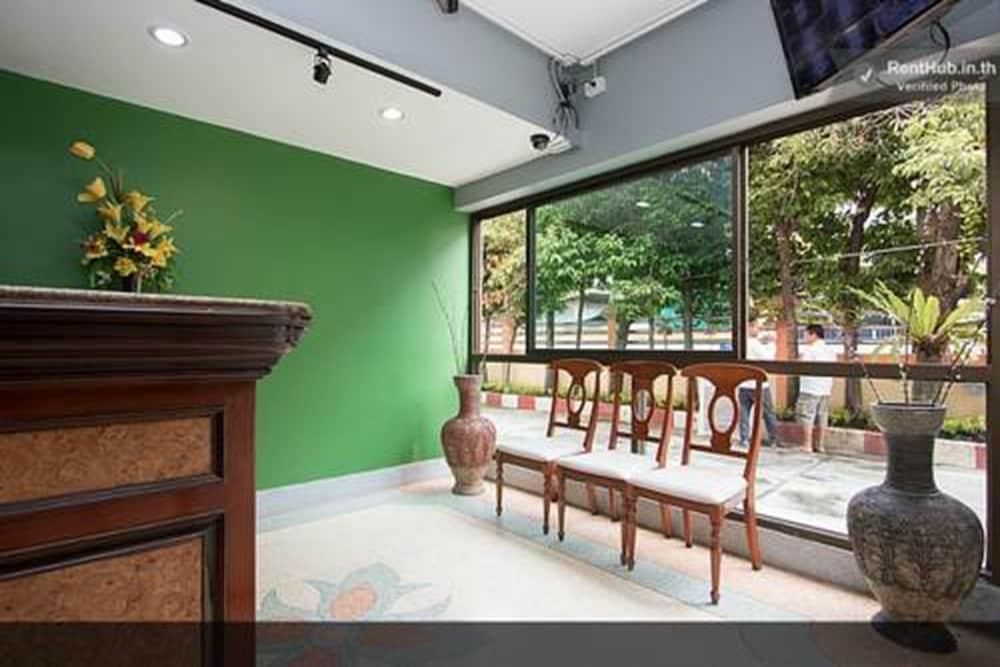 Homeplace Residence Bangkok Bagian luar foto