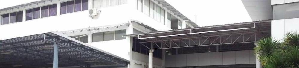 Homeplace Residence Bangkok Bagian luar foto